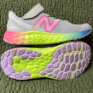 Like new. New Balance little girls US1